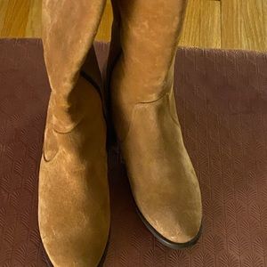 Nice knee high suede boots71/2, never worn